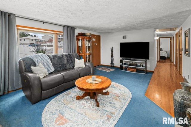 107 ORCHARD Court, Silvis, IL 61282