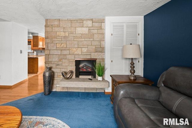 107 ORCHARD Court, Silvis, IL 61282