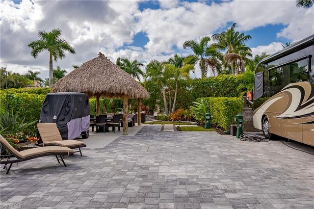 13609 Snapper LN, Naples, FL 34114