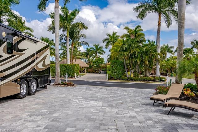 13609 Snapper LN, Naples, FL 34114
