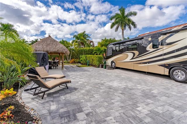 13609 Snapper LN, Naples, FL 34114