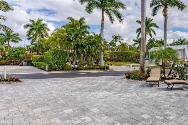 13609 Snapper LN, Naples, FL 34114