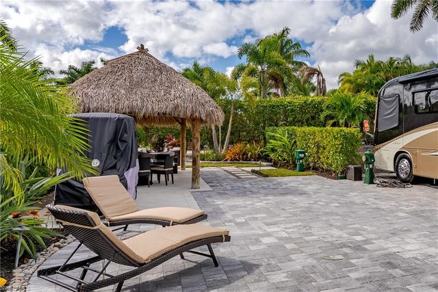 13609 Snapper LN, Naples, FL 34114