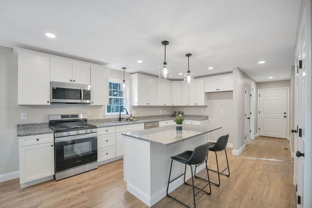 490 High Street, Rochester, MA 02770