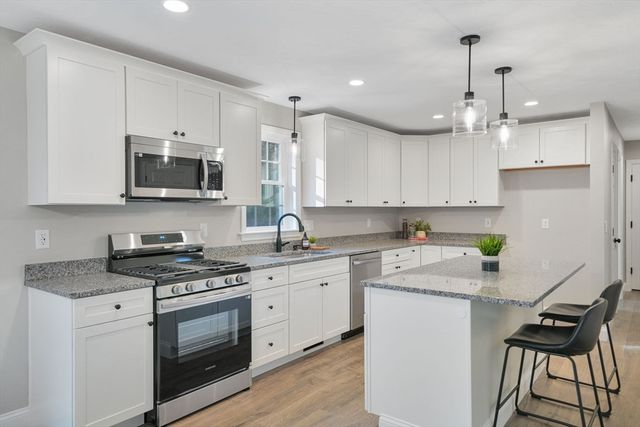 490 High Street, Rochester, MA 02770