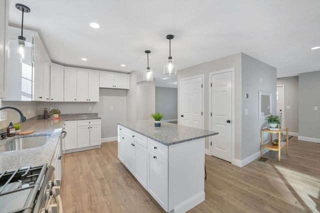 490 High Street, Rochester, MA 02770