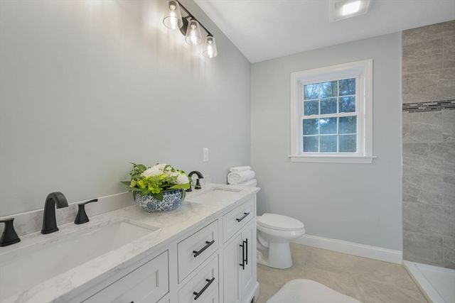 490 High Street, Rochester, MA 02770