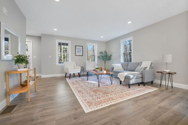 490 High Street, Rochester, MA 02770