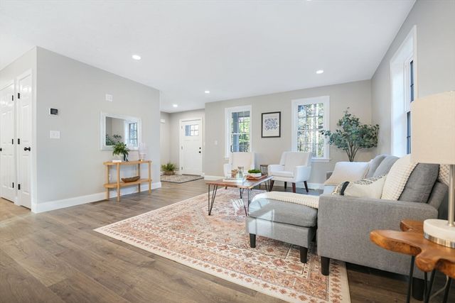 490 High Street, Rochester, MA 02770