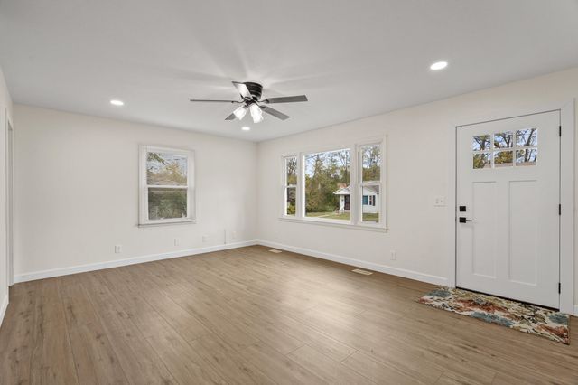 809 7TH ST TERR, Boonville, MO 65233