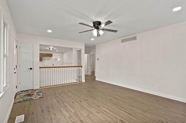 809 7TH ST TERR, Boonville, MO 65233