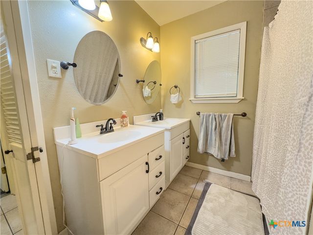 716 Westwood Drive, Port Lavaca, TX 77979