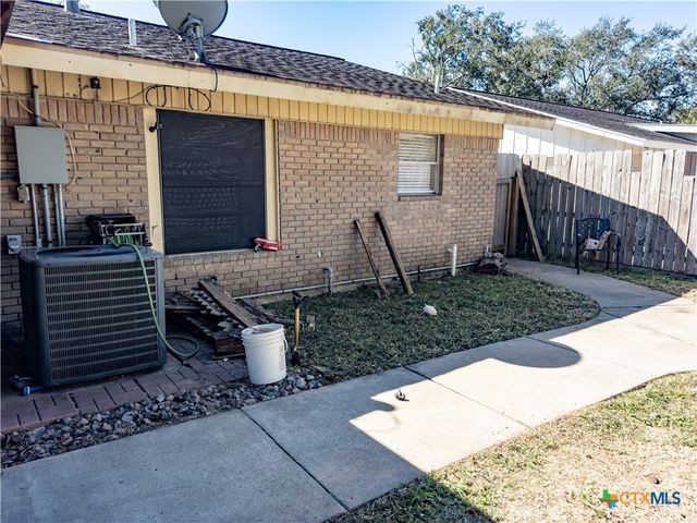 716 Westwood Drive, Port Lavaca, TX 77979