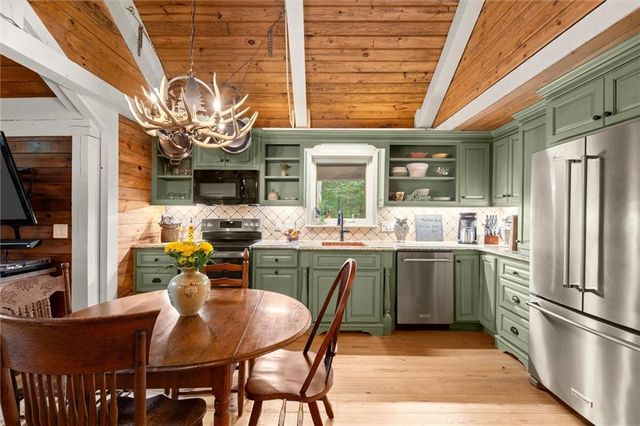 11 Bluebell Circle N, Big Canoe, GA 30143