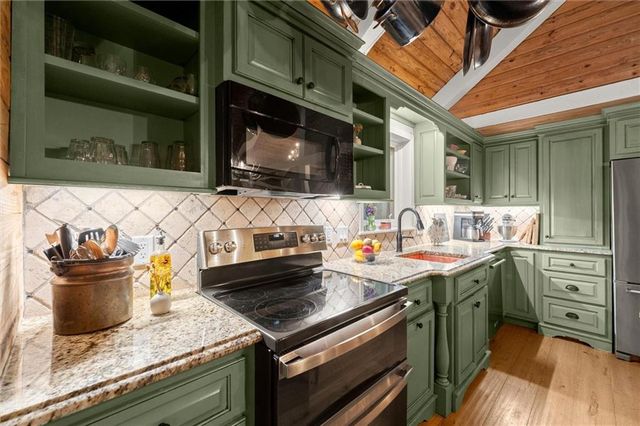 11 Bluebell Circle N, Big Canoe, GA 30143