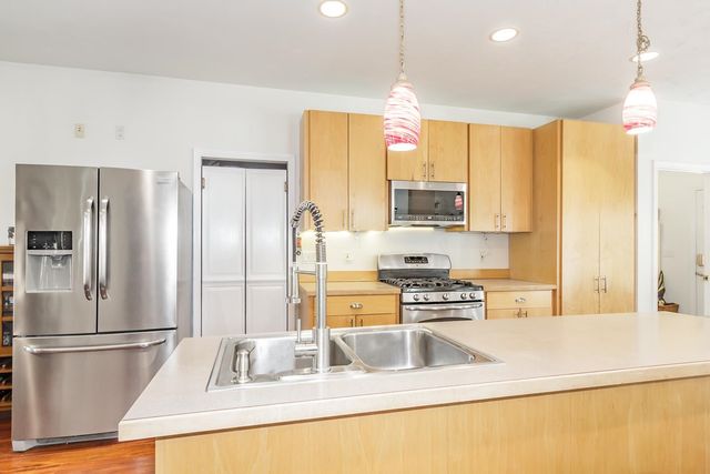28 Fairway Drive, Merrimack, NH 03054