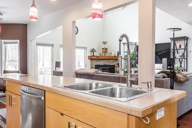 28 Fairway Drive, Merrimack, NH 03054