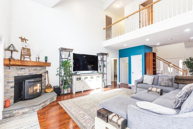 28 Fairway Drive, Merrimack, NH 03054
