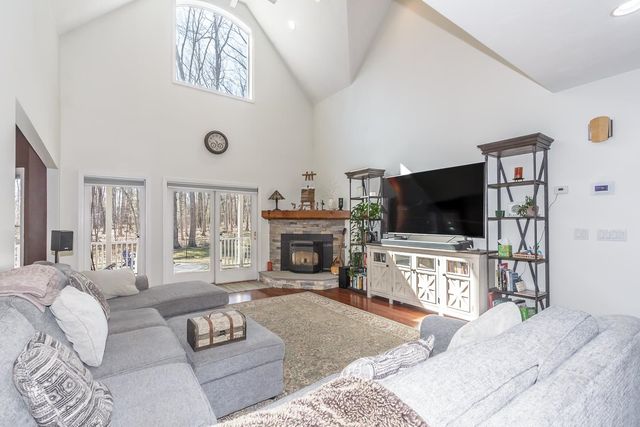 28 Fairway Drive, Merrimack, NH 03054