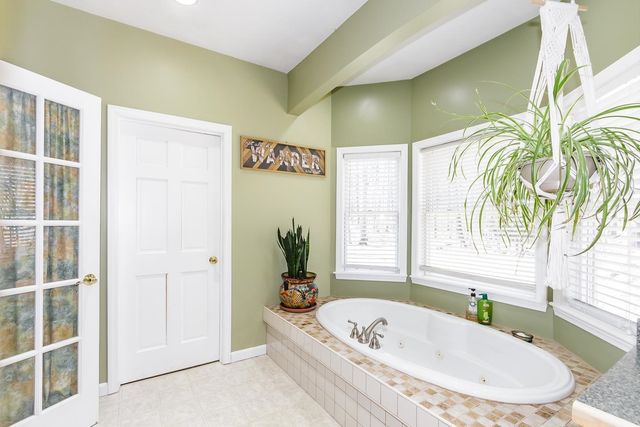 28 Fairway Drive, Merrimack, NH 03054