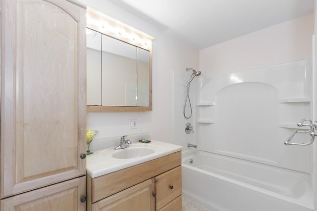 28 Fairway Drive, Merrimack, NH 03054