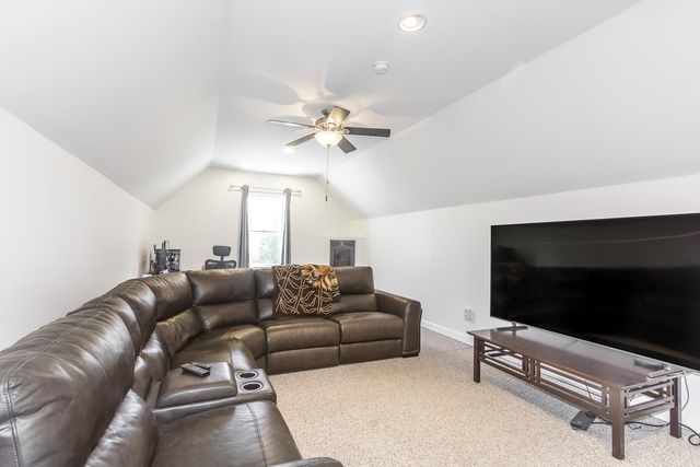 28 Fairway Drive, Merrimack, NH 03054