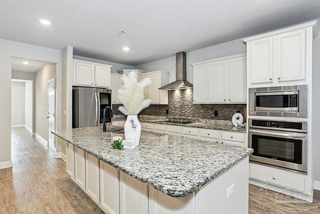 3531 Moonstone Dr, Navarre, FL 32566