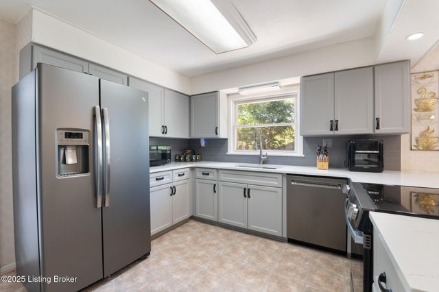 3902 Benje Way, Louisville, KY 40241