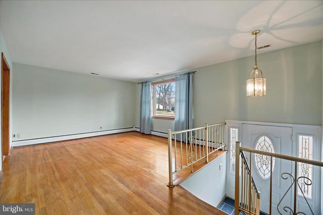 316 DOGWOOD RD, Millersville, MD 21108