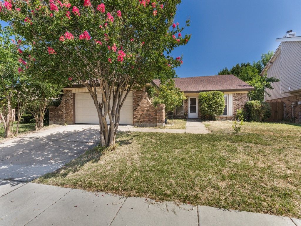 6637 Redbud Drive, Watauga, TX 76148
