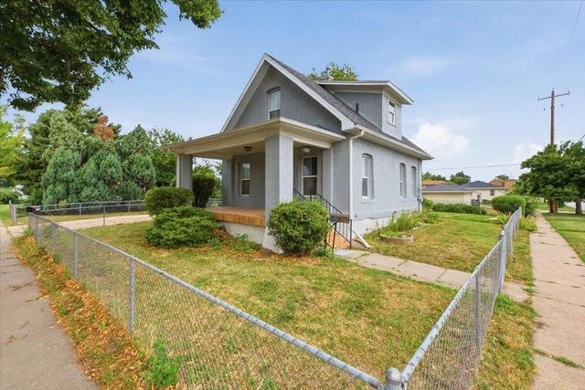 1700 AVENUE D, Council Bluffs, IA 51501