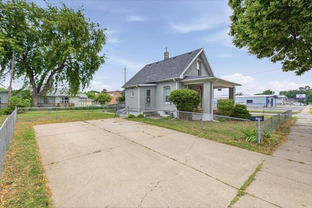 1700 AVENUE D, Council Bluffs, IA 51501