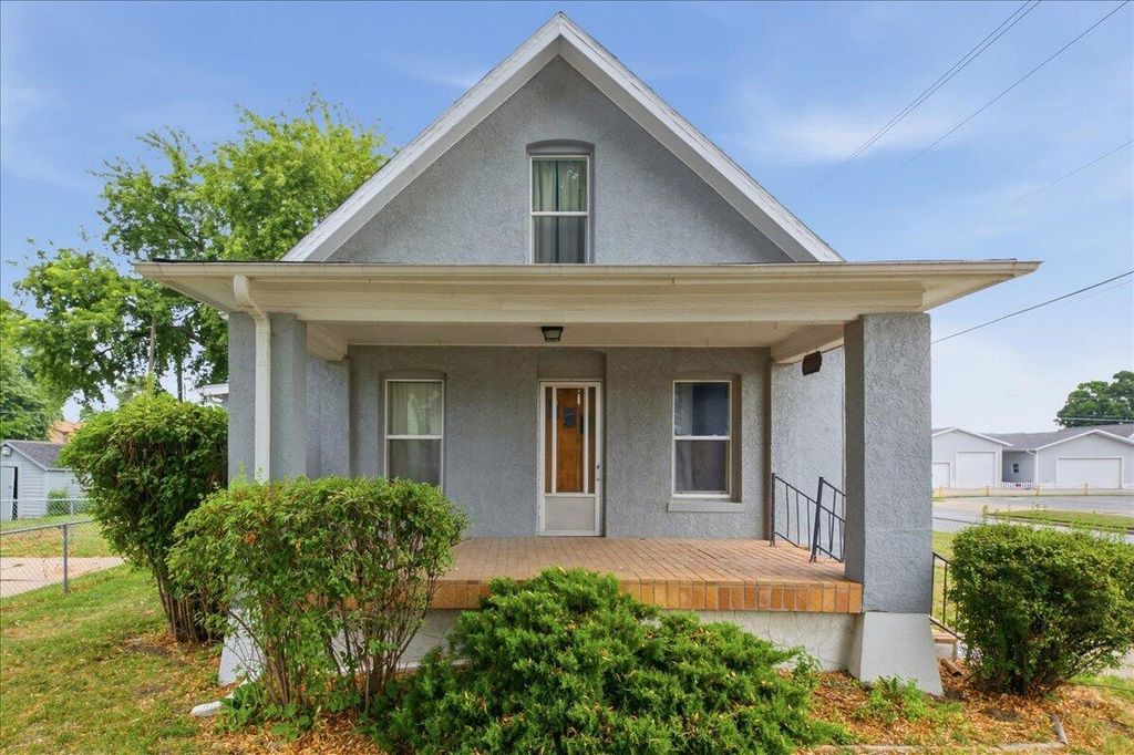 1700 AVENUE D, Council Bluffs, IA 51501