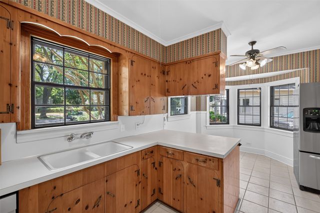 551 Broadmoor Boulevard, Shreveport, LA 71105