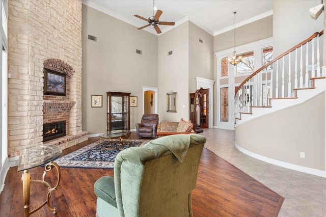 916 Amanda Drive, Mansfield, TX 76063