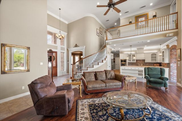 916 Amanda Drive, Mansfield, TX 76063