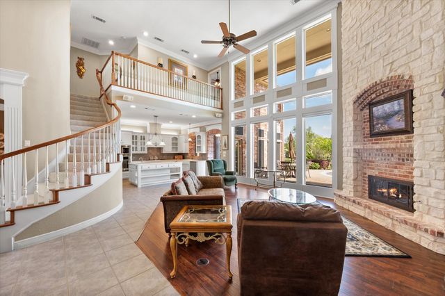 916 Amanda Drive, Mansfield, TX 76063