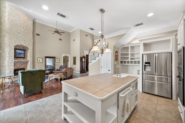 916 Amanda Drive, Mansfield, TX 76063