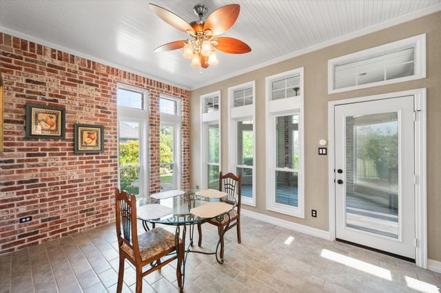 916 Amanda Drive, Mansfield, TX 76063