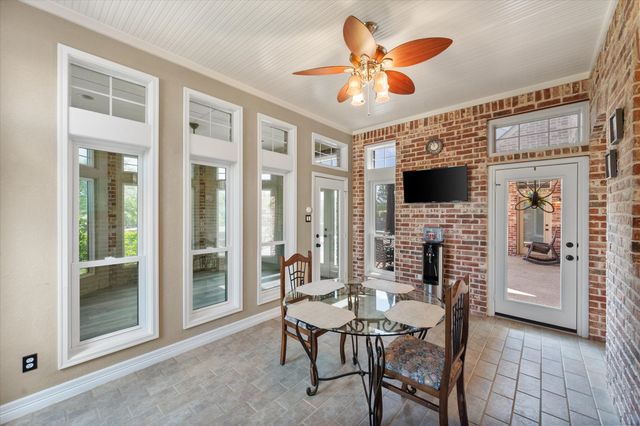 916 Amanda Drive, Mansfield, TX 76063