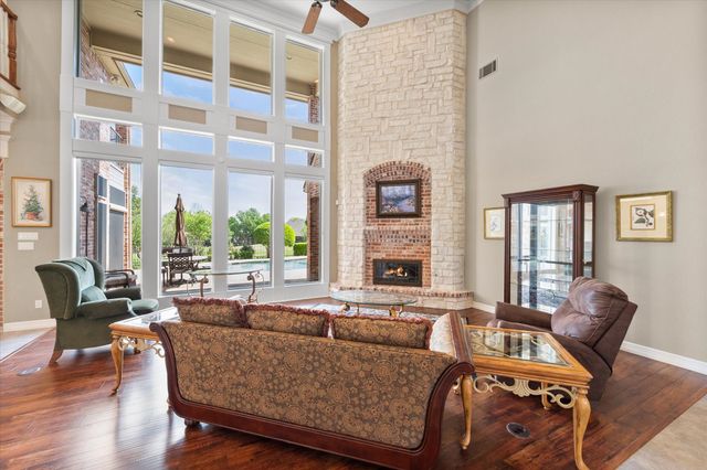 916 Amanda Drive, Mansfield, TX 76063