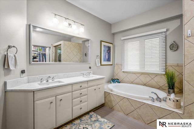 1509 S 190th Plaza, Omaha, NE 68130