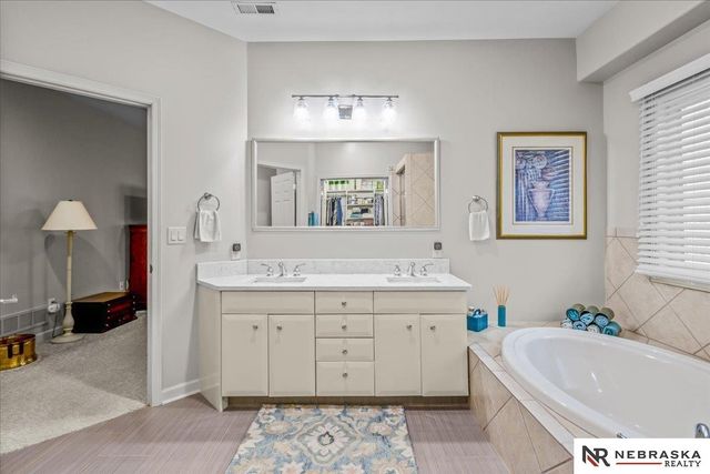 1509 S 190th Plaza, Omaha, NE 68130