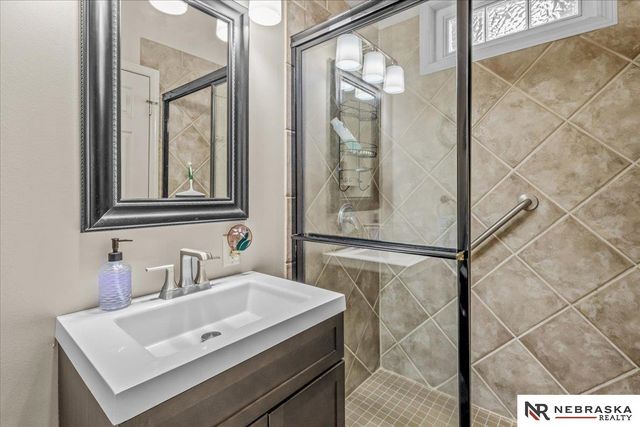 1509 S 190th Plaza, Omaha, NE 68130