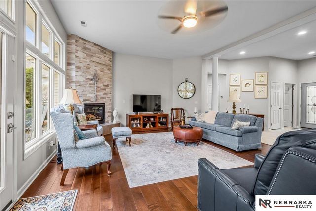 1509 S 190th Plaza, Omaha, NE 68130