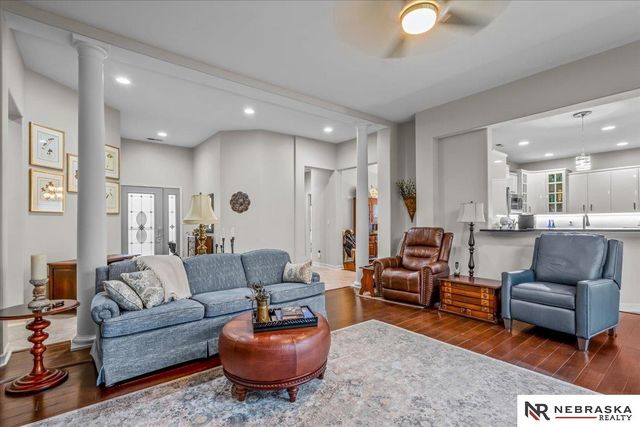 1509 S 190th Plaza, Omaha, NE 68130