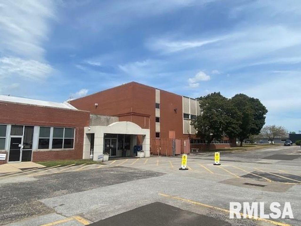 500 42nd St Ste 3, Rock Island, IL 61201