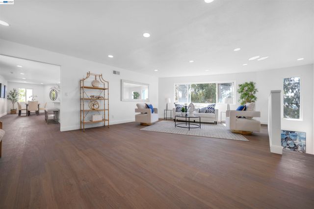 1069 Central Blvd, Hayward, CA 94542