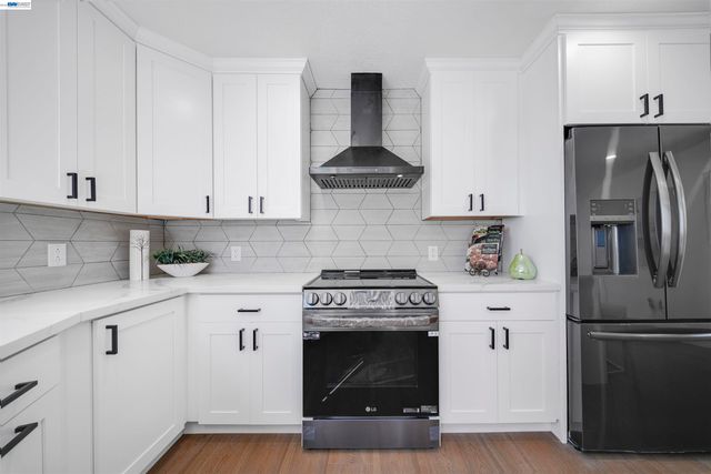 1069 Central Blvd, Hayward, CA 94542