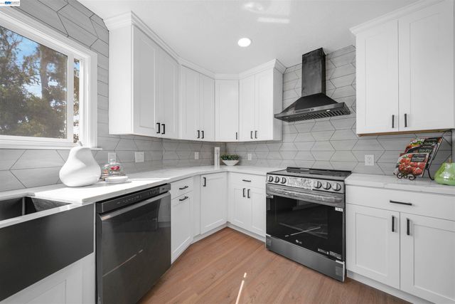 1069 Central Blvd, Hayward, CA 94542